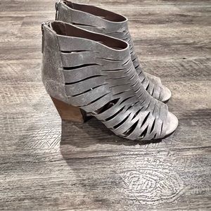 DONALD J PLINER Greece Leather Peep Toe Sandals / Bootie